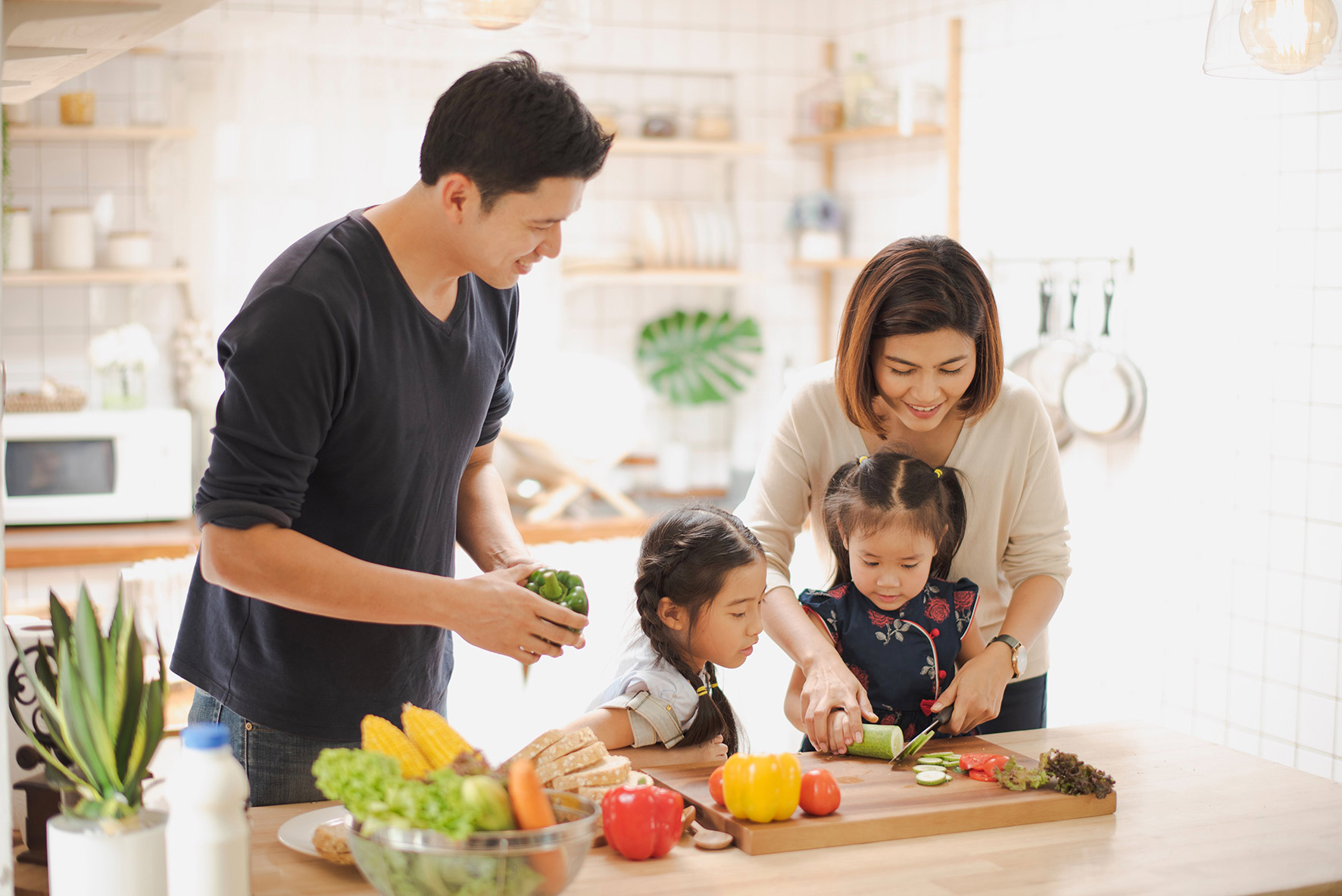 Healthy Living | Family preparing healthy meal for better imunity